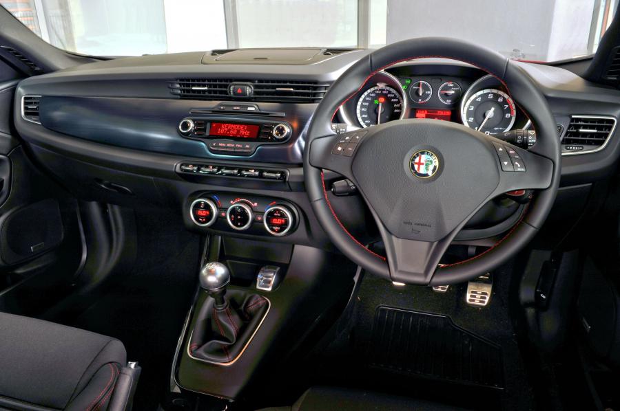 Торпедо Alfa Romeo Giulietta Quadrifoglio Verde (940) 2011 года  (AU) (фото 22 из 28)
